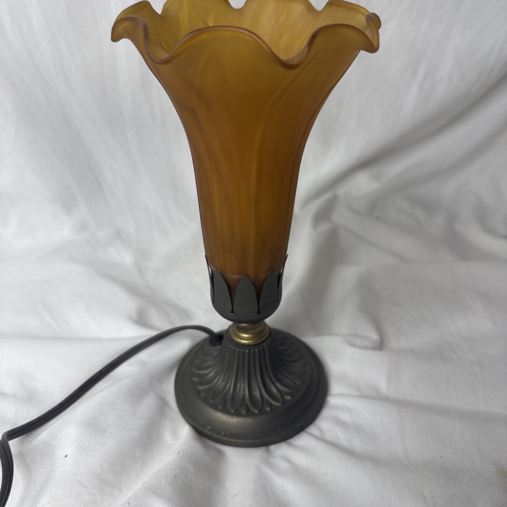 Tiffany Style Tulip Lily Trumpet Amber Glass Metal Base Accent Lamp Art Nouveau - Picture 4 of 9